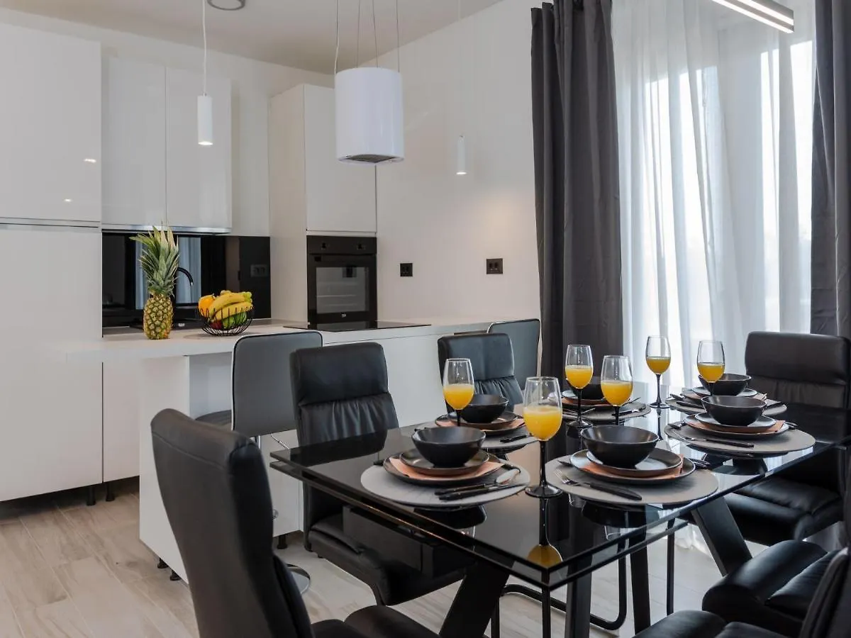 Villa Infinity Kastel Novi 0*,