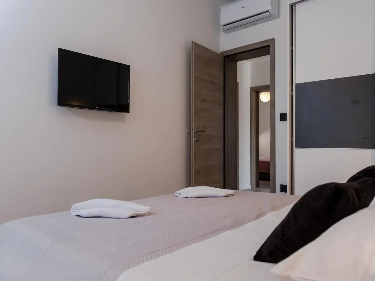 Villa Infinity Kastel Novi 0*,